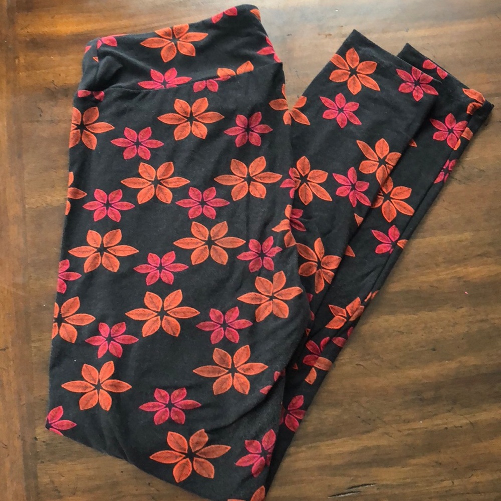 LuLaRoe Tall & Curvy Leggings